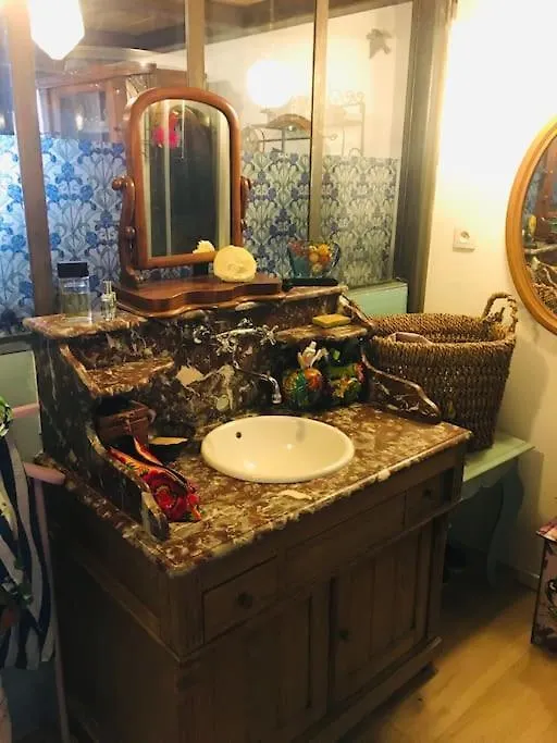 Apartment Loft D Artistes Avec Patio Au Port De Nice France